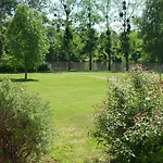 Logis Val De Vienne Hotel 3*