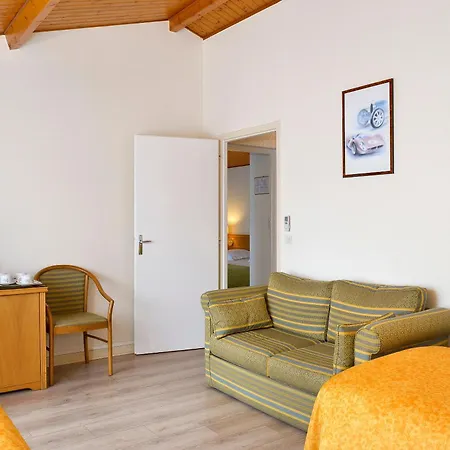 Hotell Logis Val De Vienne