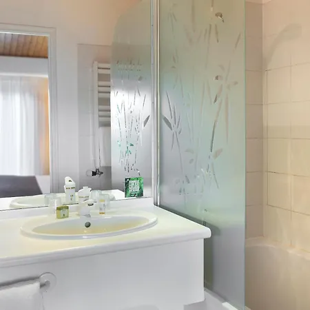 Logis Val De Vienne Hotell