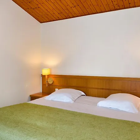 Logis Val De Vienne Hotell