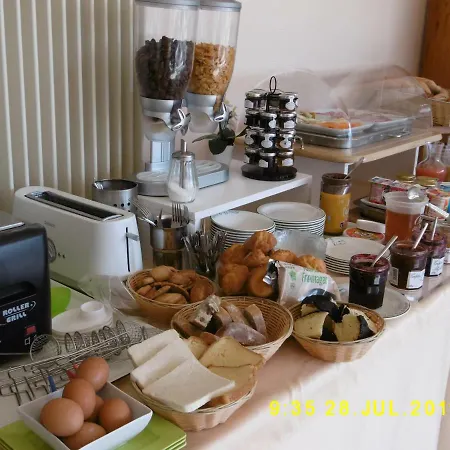 Logis Val De Vienne Hotell