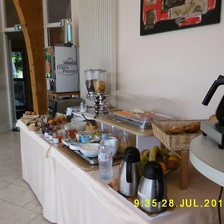 Logis Val De Vienne Hotell