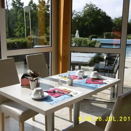 Logis Val De Vienne 3*