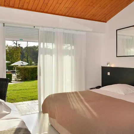 Hotell Logis Val De Vienne 3*