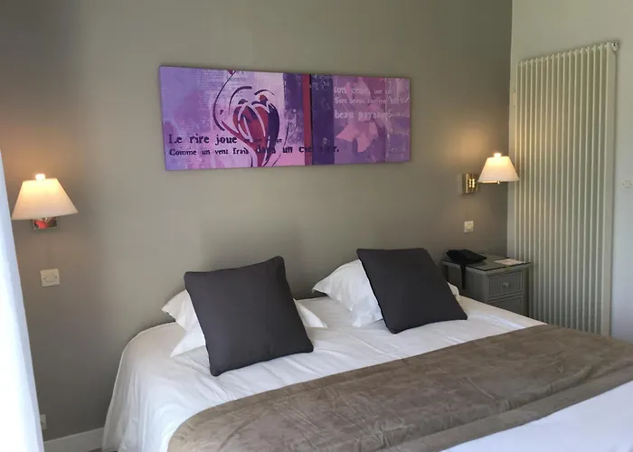 Hotel Logis Val De Vienne 3*