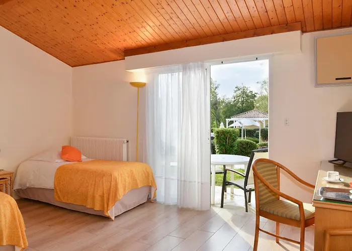 Logis Val De Vienne Hotel