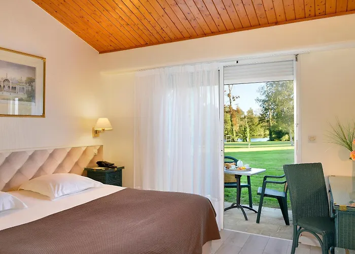 Hotel Logis Val De Vienne 3*