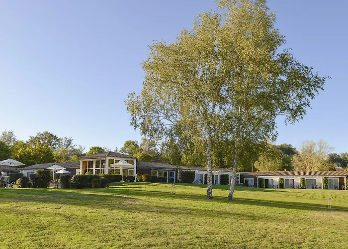 Logis Val De Vienne Hotel 3*