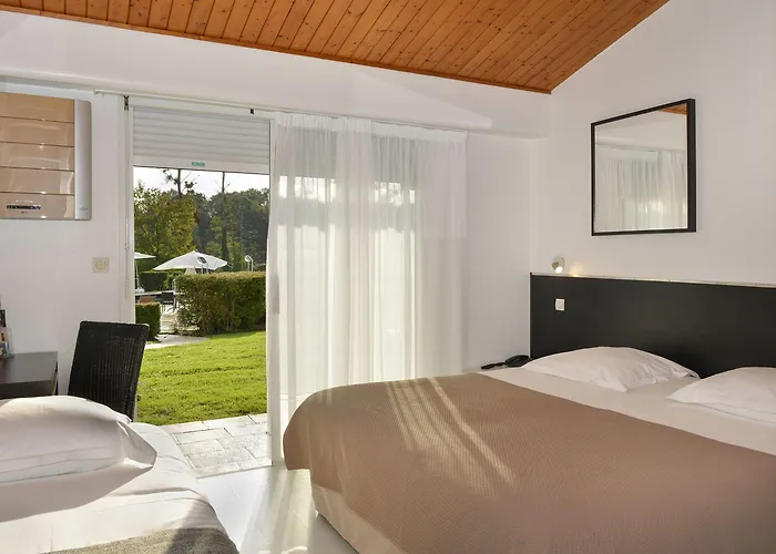 Logis Val De Vienne 3*