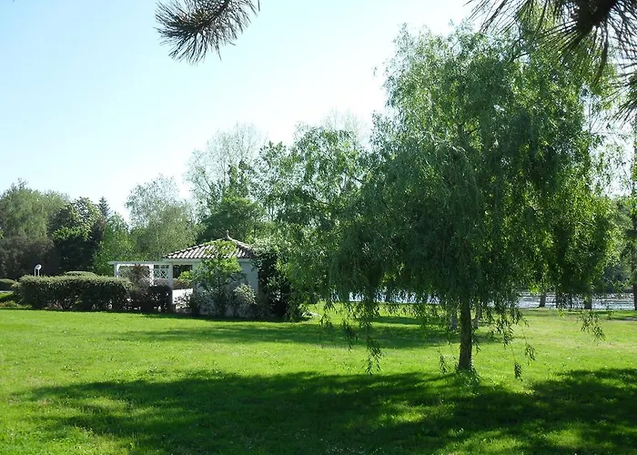 Hotel Logis Val De Vienne Le Vigeant