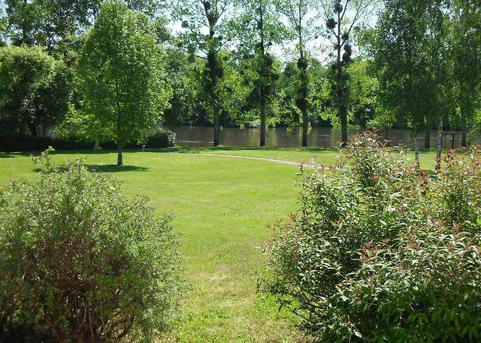 Logis Val De Vienne Hotel 3*