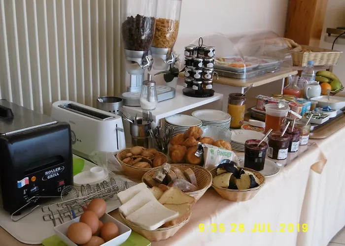 Logis Val De Vienne Hotel