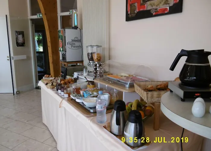 Logis Val De Vienne Hotel