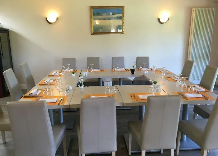 Logis Val De Vienne Hotel 3*