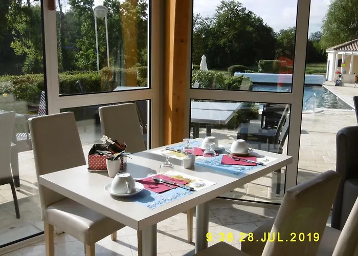 Logis Val De Vienne 3*