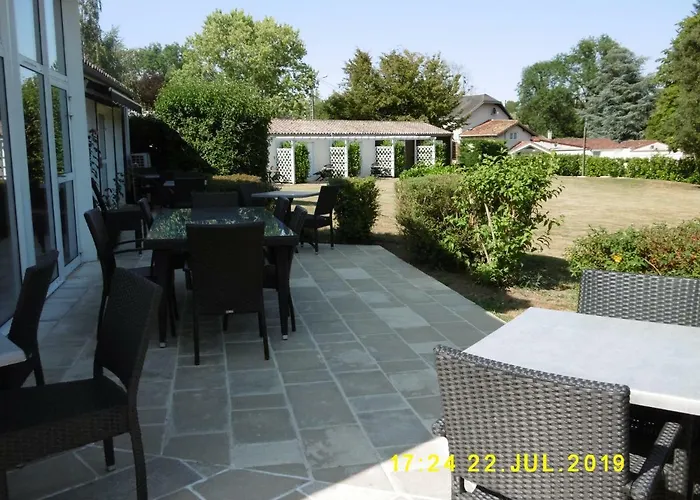 Logis Val De Vienne Hotel