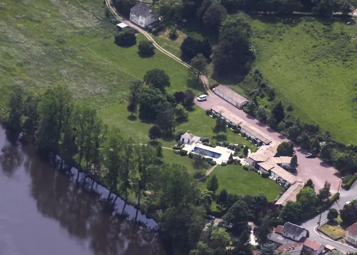 Hotel Logis Val De Vienne 3*