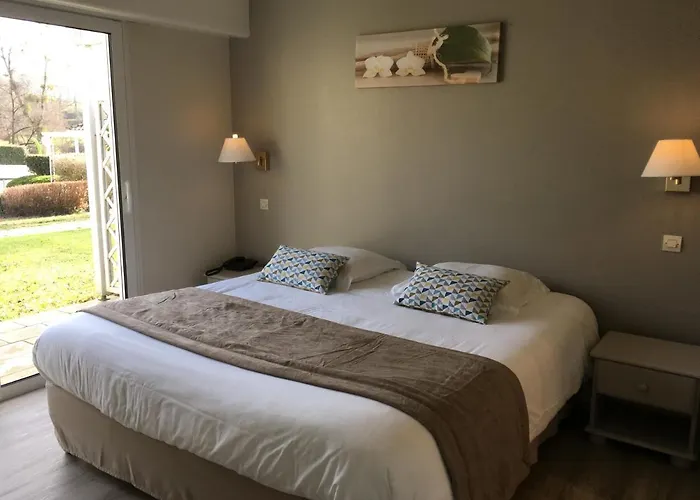 Logis Val De Vienne 3*