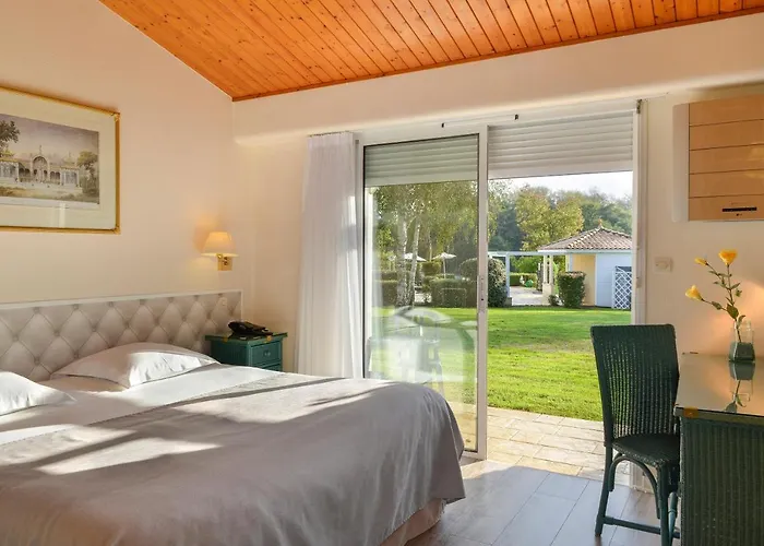 Logis Val De Vienne 3*